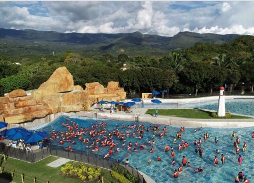 piscina con olas cafam cerca a melgar living gardens